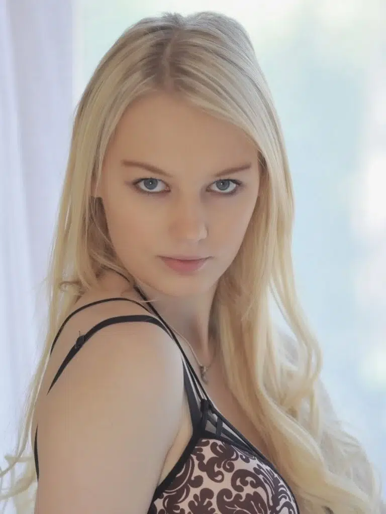 Whitney Sarka Biography: Wiki, Age, Career, Height, Weight, Husband, Net Worth & More